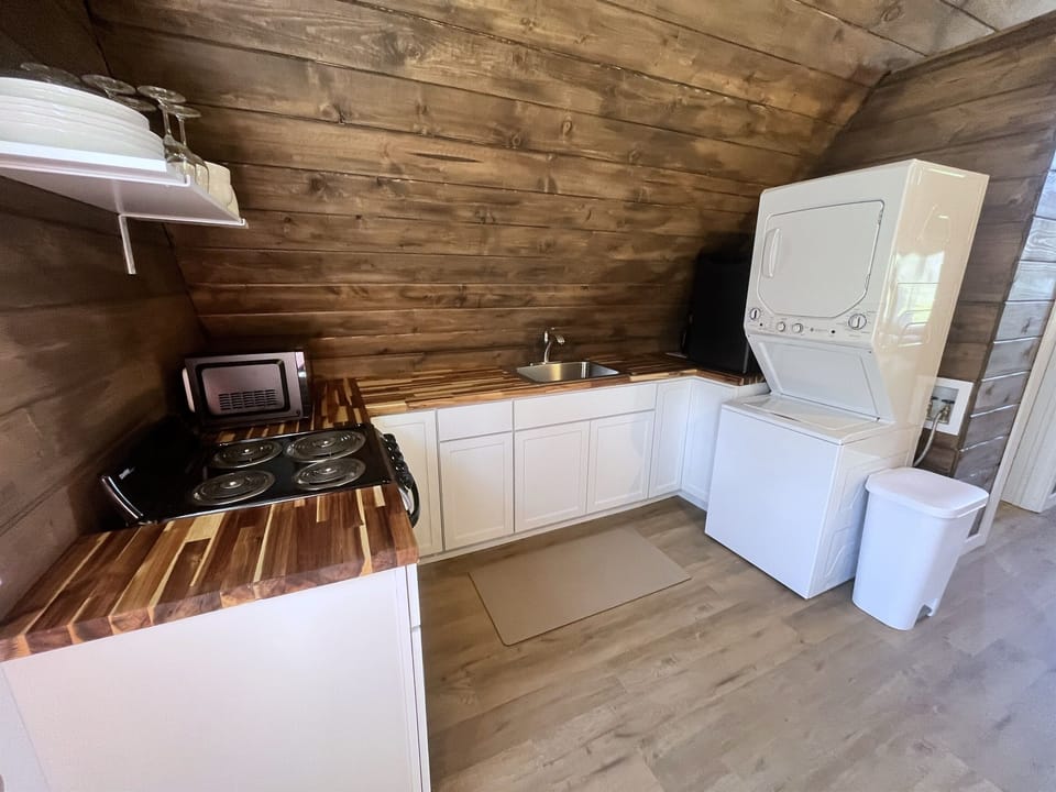 Full kitchen and laundry