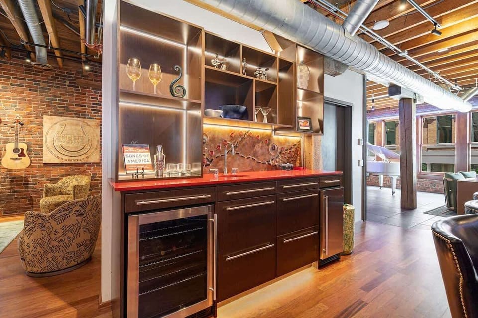 Dining area with seating for 10 guests and a bar with an ice maker and wine cooler.