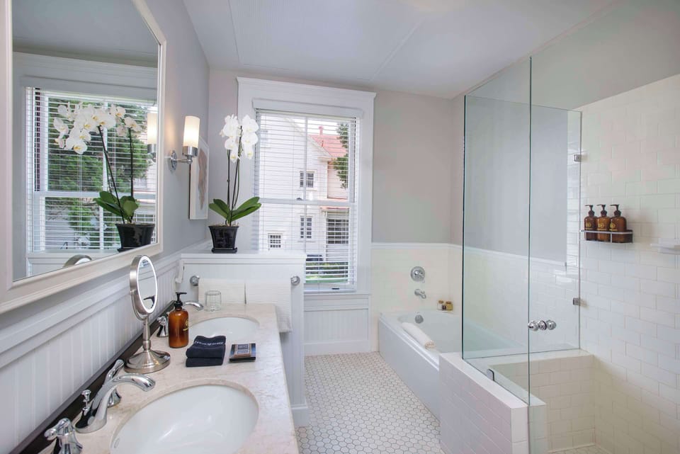 Historic Two-Bedroom Suite Bathroom