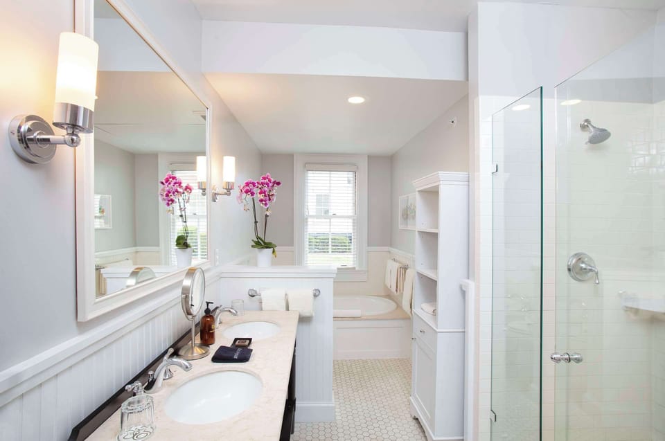 Historic King Suite Bathroom