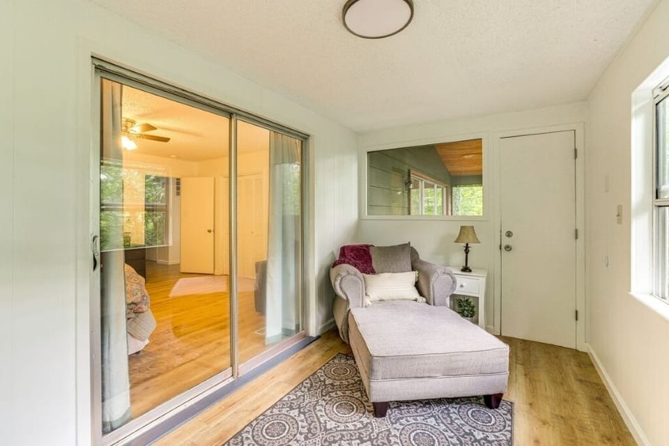 Enjoy morning cofee, evening cocktail, read a book or just relax in sunroom.