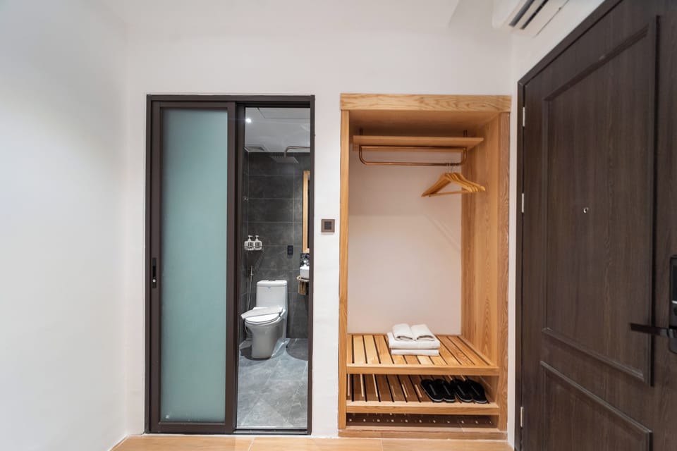 Standard Room | Premium bedding, pillowtop beds, soundproofing, free WiFi