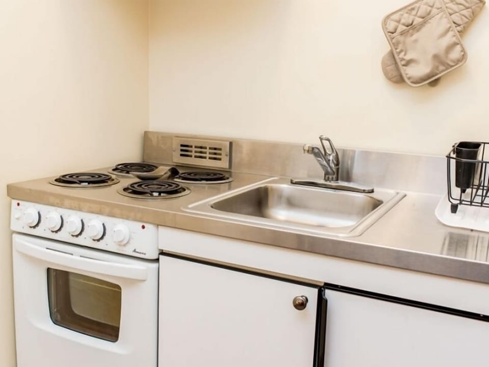 2 Bedroom Creek View Efficiency | Premium bedding, laptop workspace, free WiFi, bed sheets
