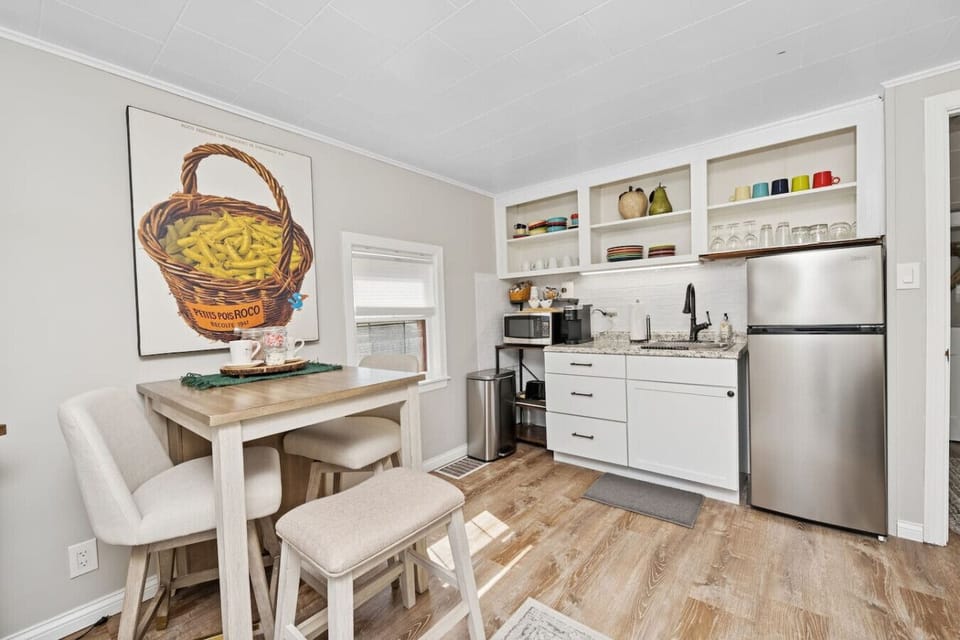 Coach House Kitchenette and eating area