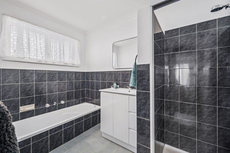 Main bathroom, bath tub, shower and vanity.