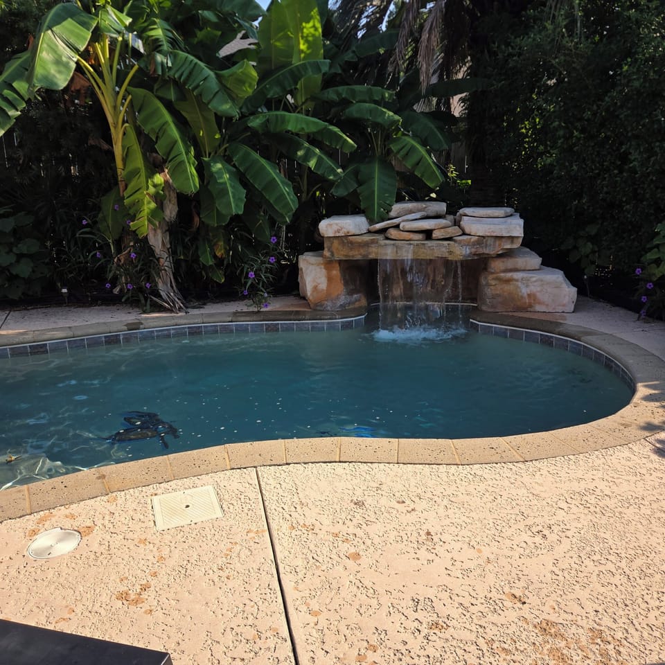 pool visible, outdoor pool, summer, outdoor