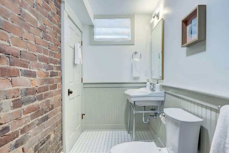 Queen Room #15 Bath
