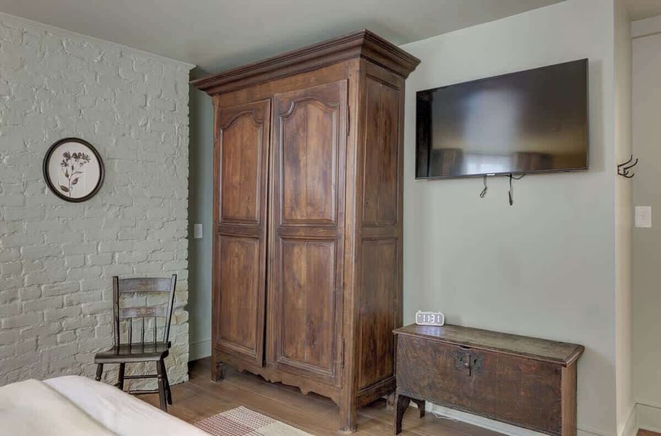 Queen Room #15