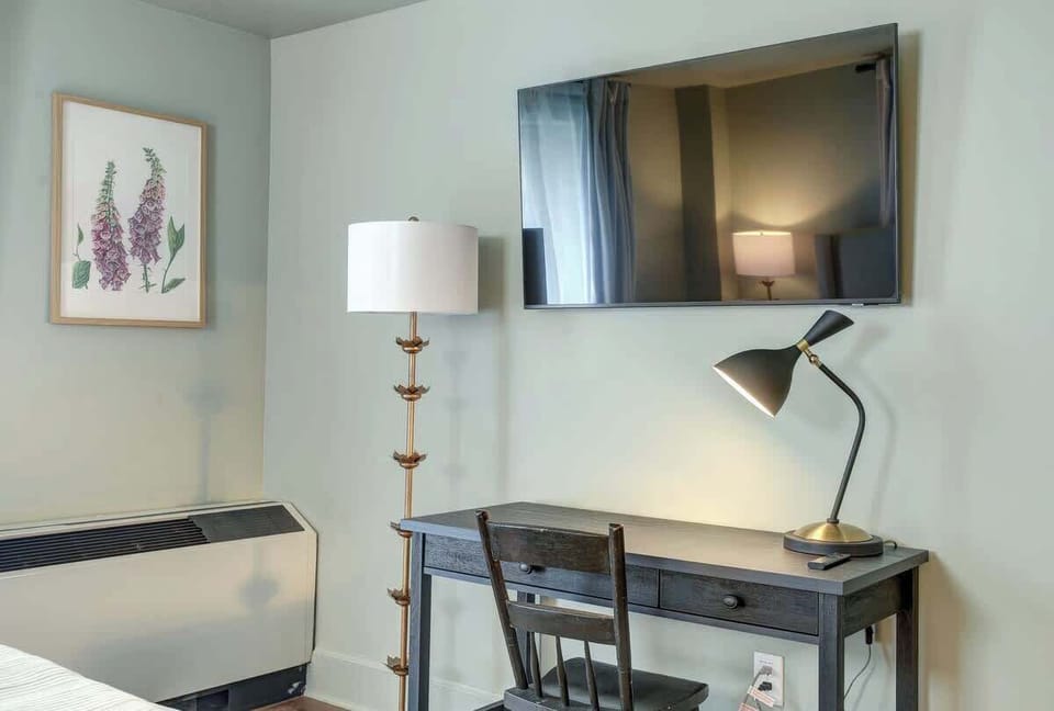 Room 1 bedroom