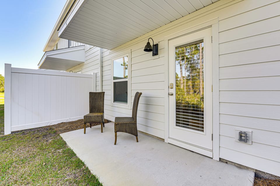 Covered Patio | Communal Yard