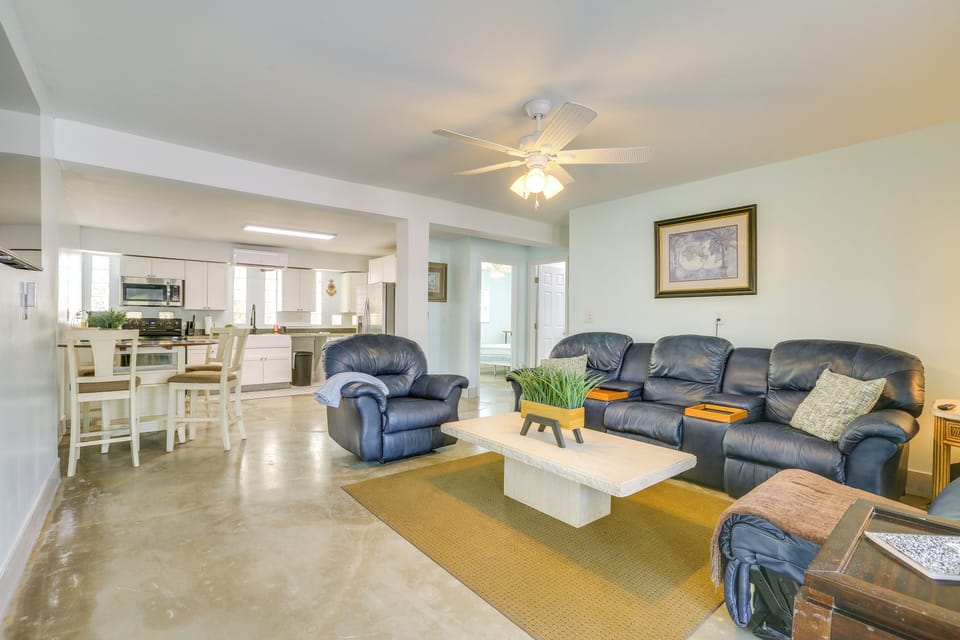 Interior | Open Floor Plan | Free WiFi
