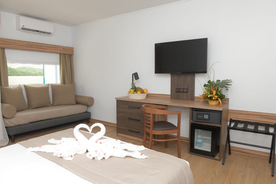 Classic Room, Garden View | In-room safe, desk, laptop workspace, blackout drapes