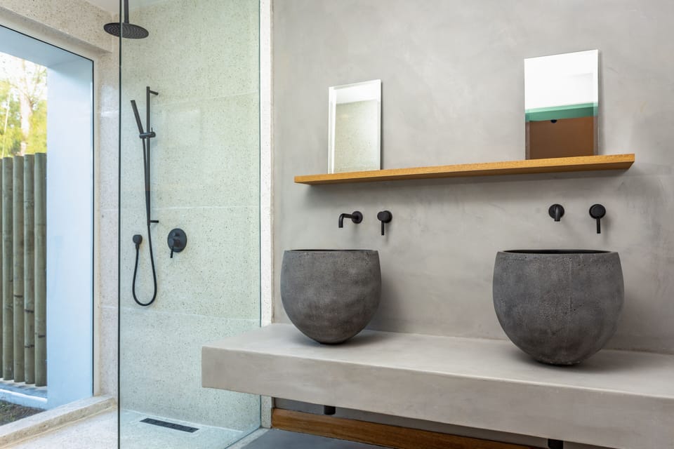 Villa | Bathroom | Shower, hair dryer, towels