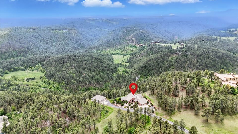 Luxury retreat in the heart of the forest