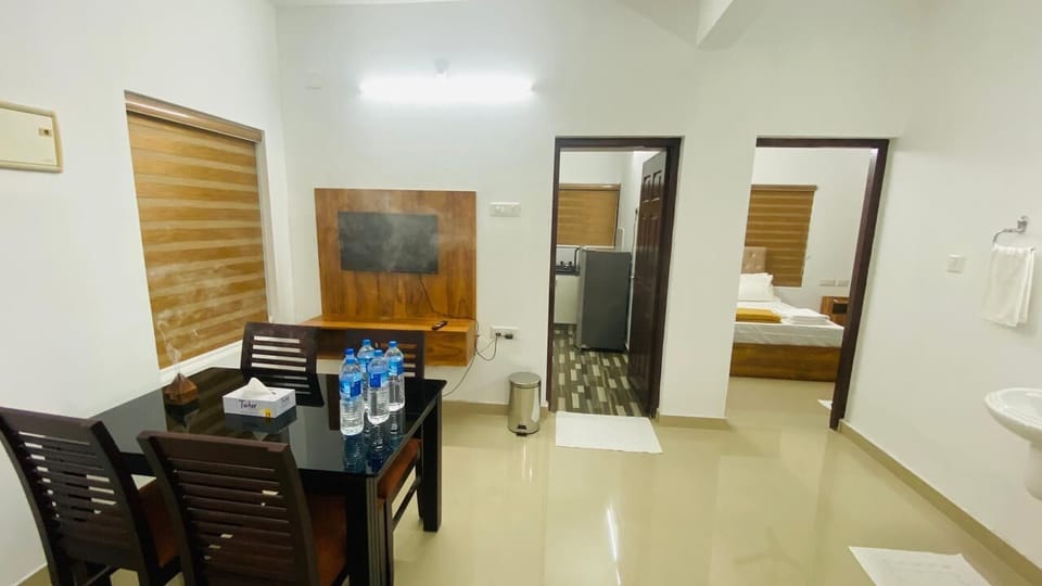 Apartment, 2 Bedrooms, Non Smoking, Kitchen | In-room dining