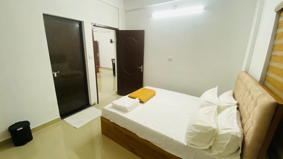 Apartment, 2 Bedrooms, Non Smoking, Kitchen | Desk, laptop workspace, free WiFi