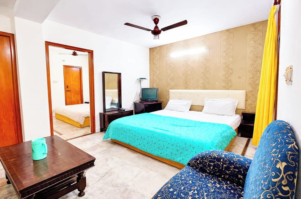 Hypo-allergenic bedding, desk, soundproofing, free WiFi