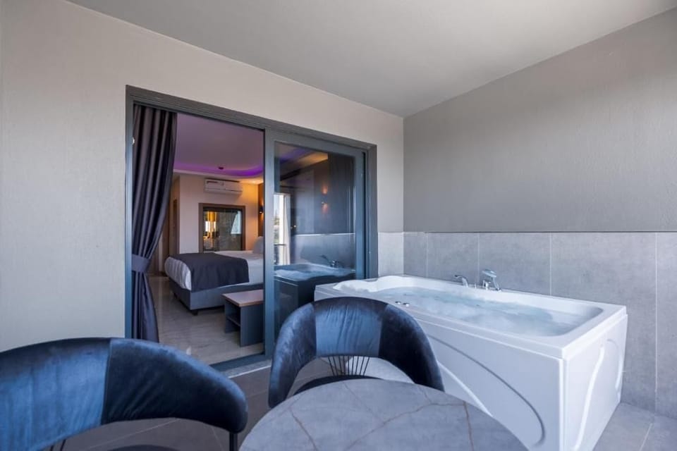 Minibar, soundproofing, free WiFi, bed sheets