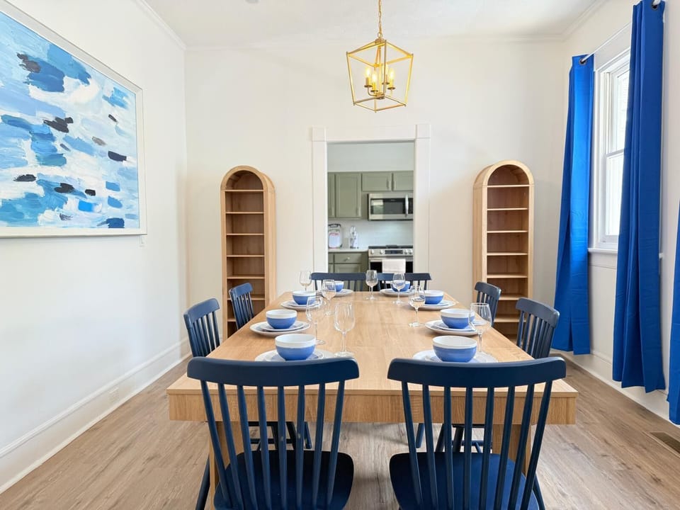 Bright dining space with large table, modern accents, perfect for gatherings.