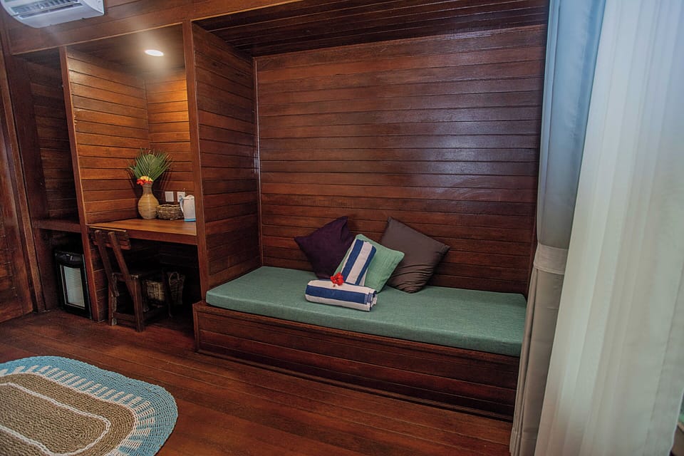 Laptop workspace, free WiFi, bed sheets