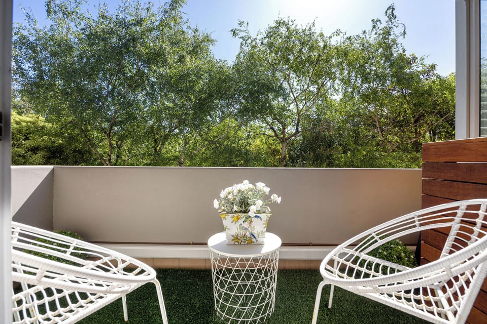 Outdoor sitting area for 3