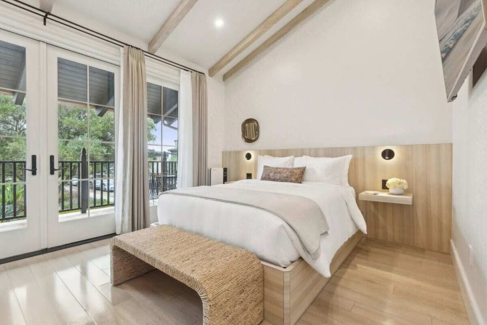 Queen-size bed, sleeps 2, seating area, and 65" Hisense TV 