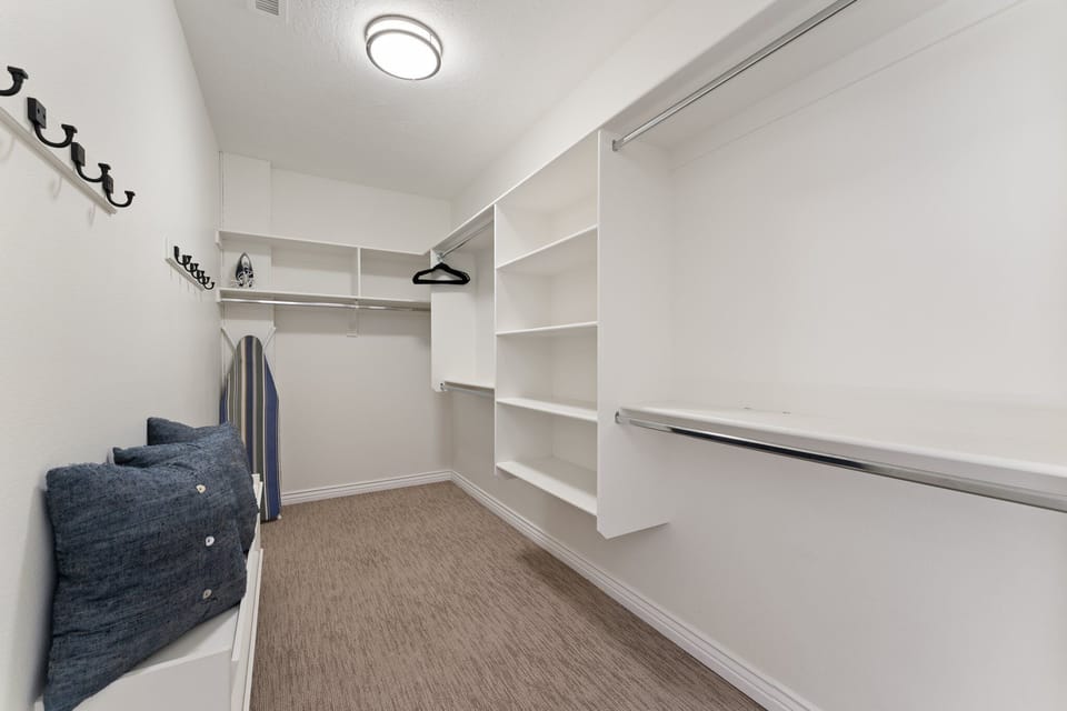 Walk-in Closet
