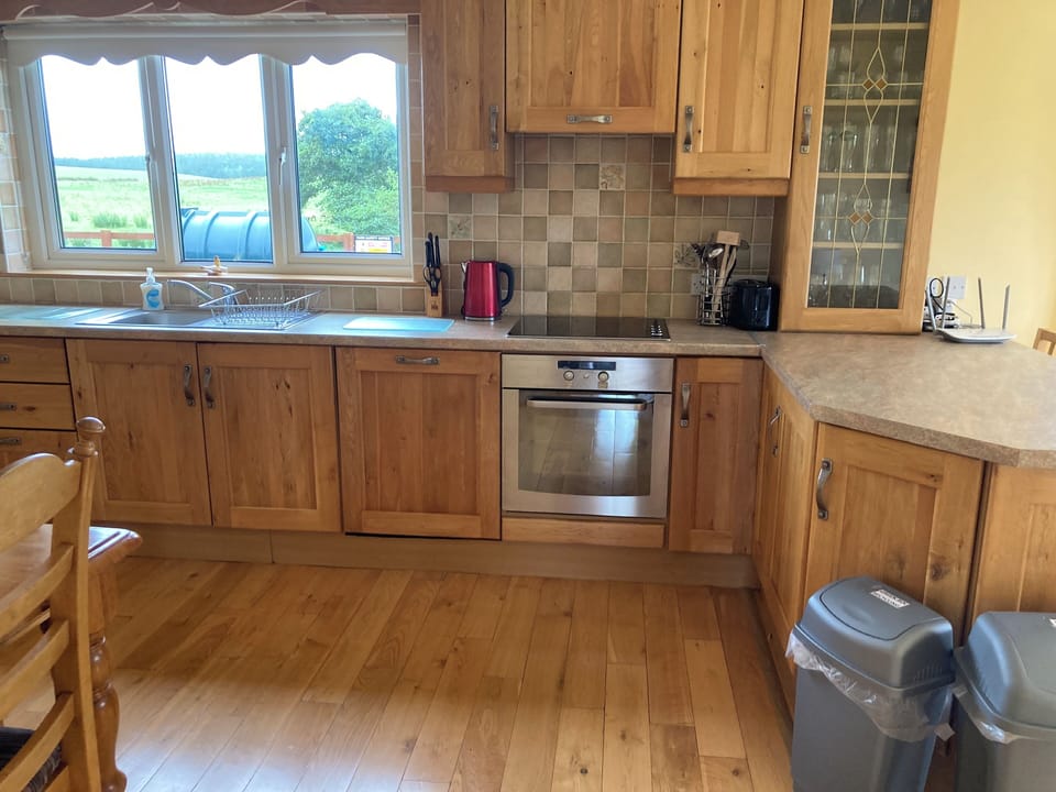 Coffee/tea maker, electric kettle, toaster, highchair