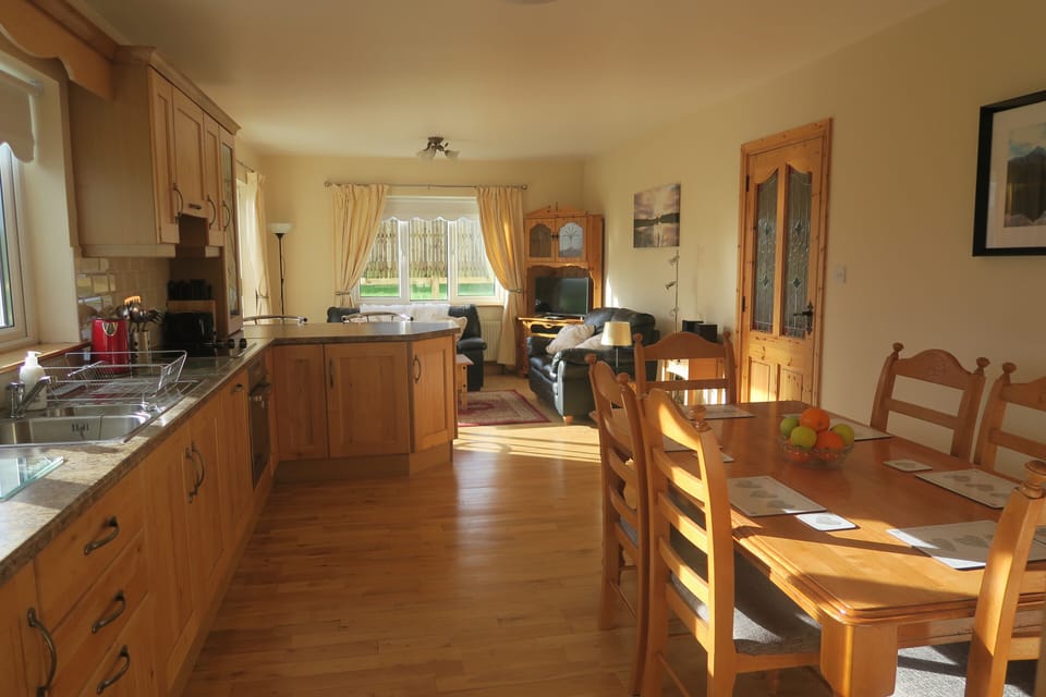 Coffee/tea maker, electric kettle, toaster, highchair