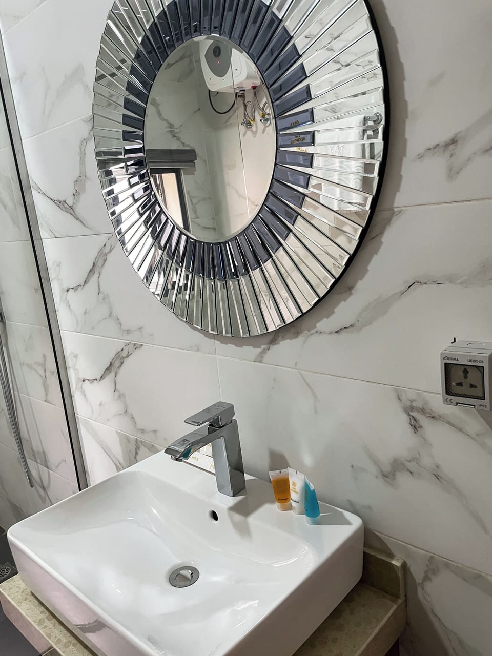 Deluxe Room, City View | Bathroom