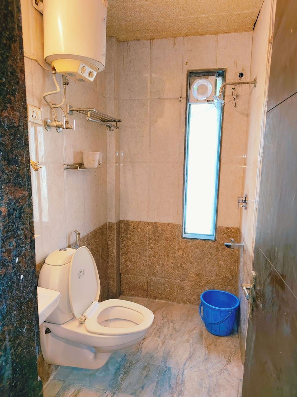 Deluxe Double Room | Bathroom | Shower, towels, toilet paper