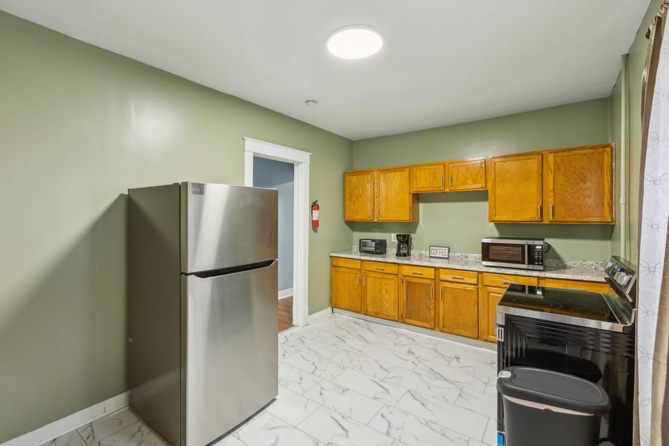 Apartment, 3 Bedrooms | Private kitchen | Fridge, oven, coffee/tea maker, toaster