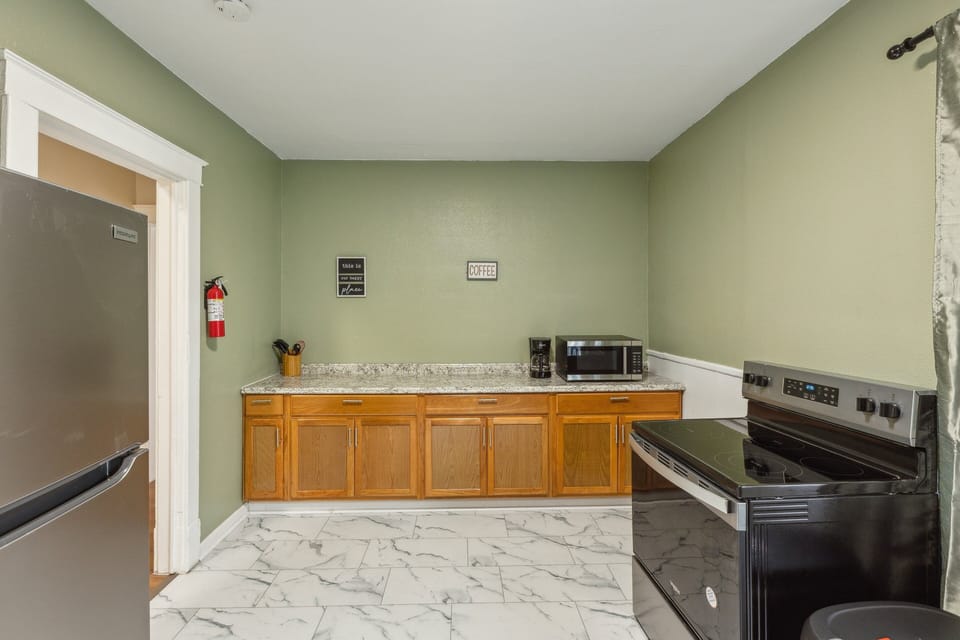 Apartment, 3 Bedrooms | Private kitchen | Fridge, oven, coffee/tea maker, toaster