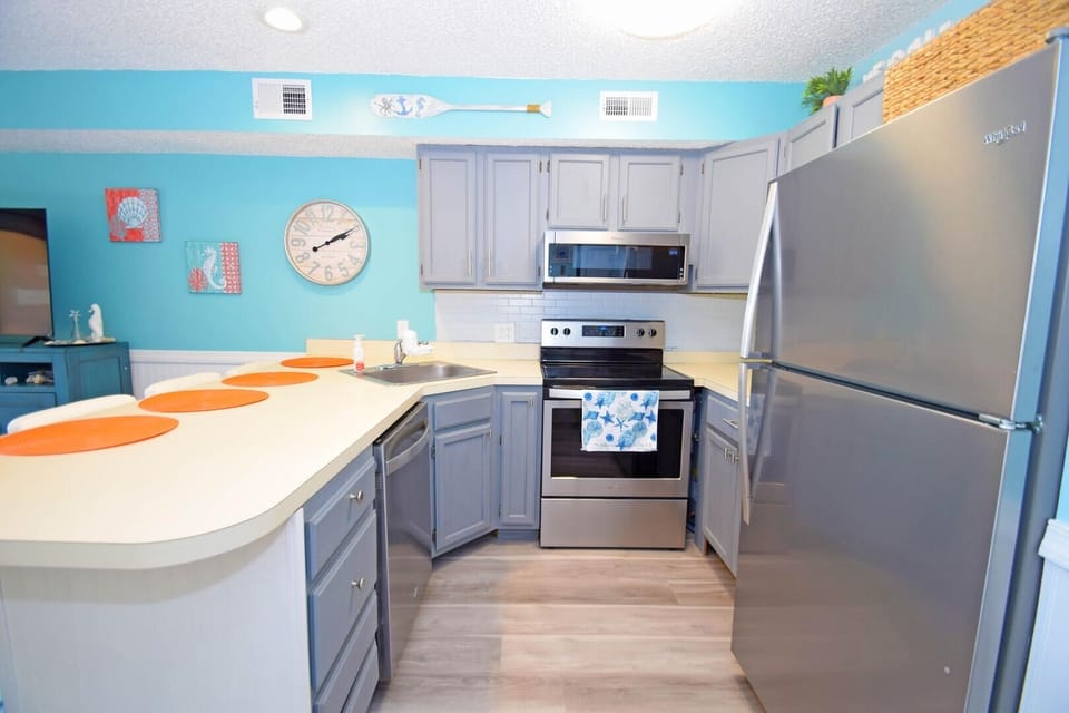 Condo, 1 Bedroom | Private kitchen | Coffee/tea maker, fridge, toaster
