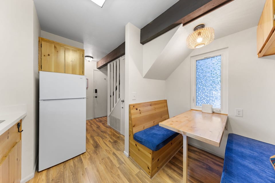 Kitchen dining nook