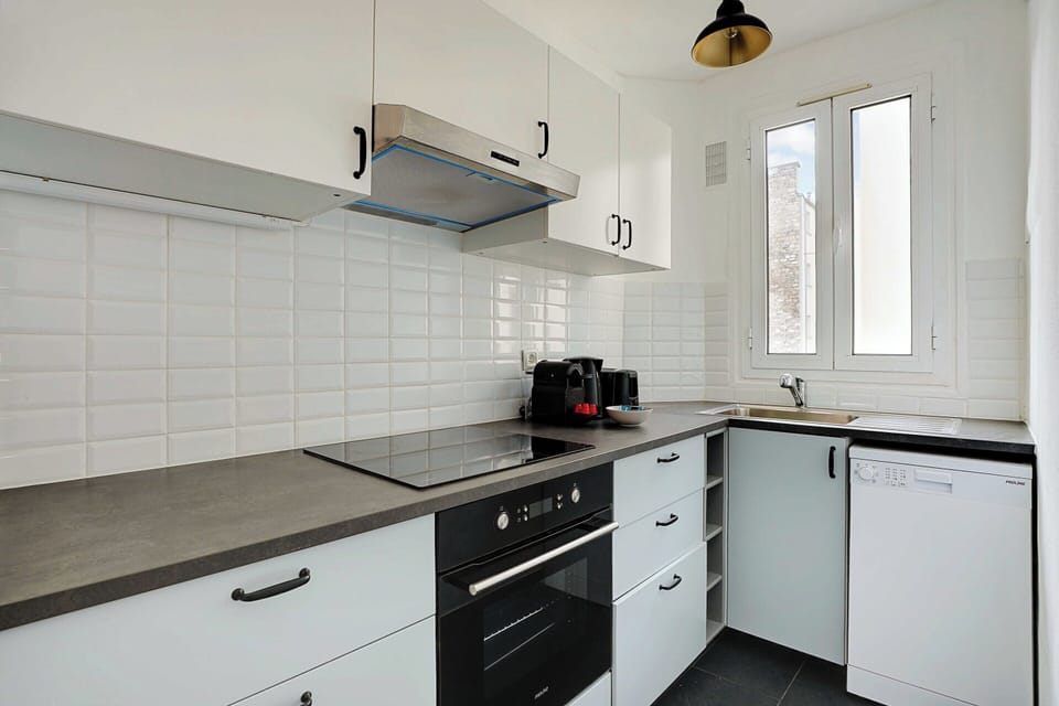 Apartment | Private kitchen | Fridge, microwave, oven, stovetop
