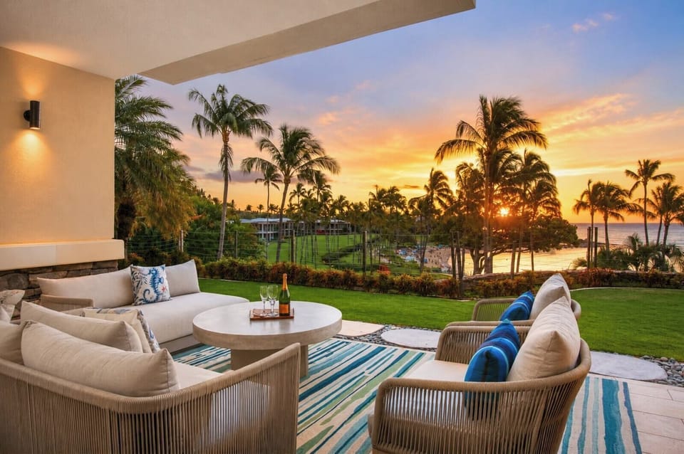 The perfect place for a sunset and a nightcap. MON-1205