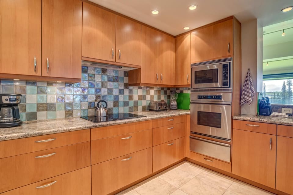 Channel your inner chef in this sparkling wood-toned kitchen with mosaic tile magic and glimmering granite     KRV-722