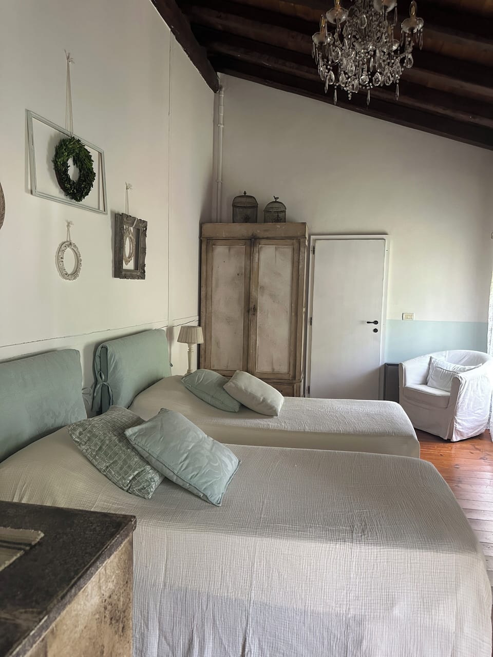 Iron/ironing board, WiFi (free)