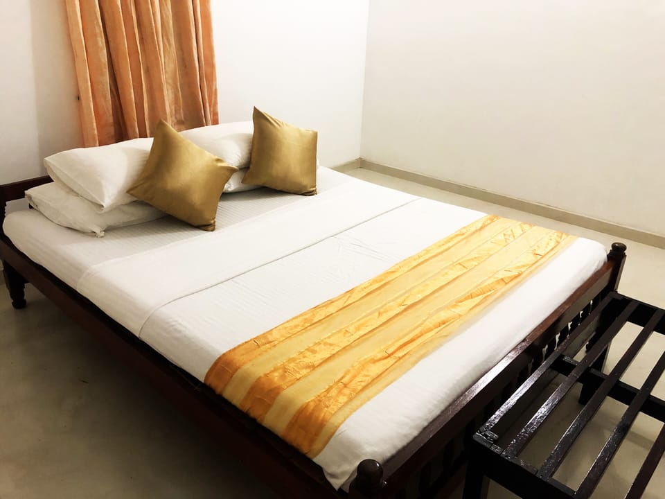 Comfort Double Room | Free WiFi, bed sheets