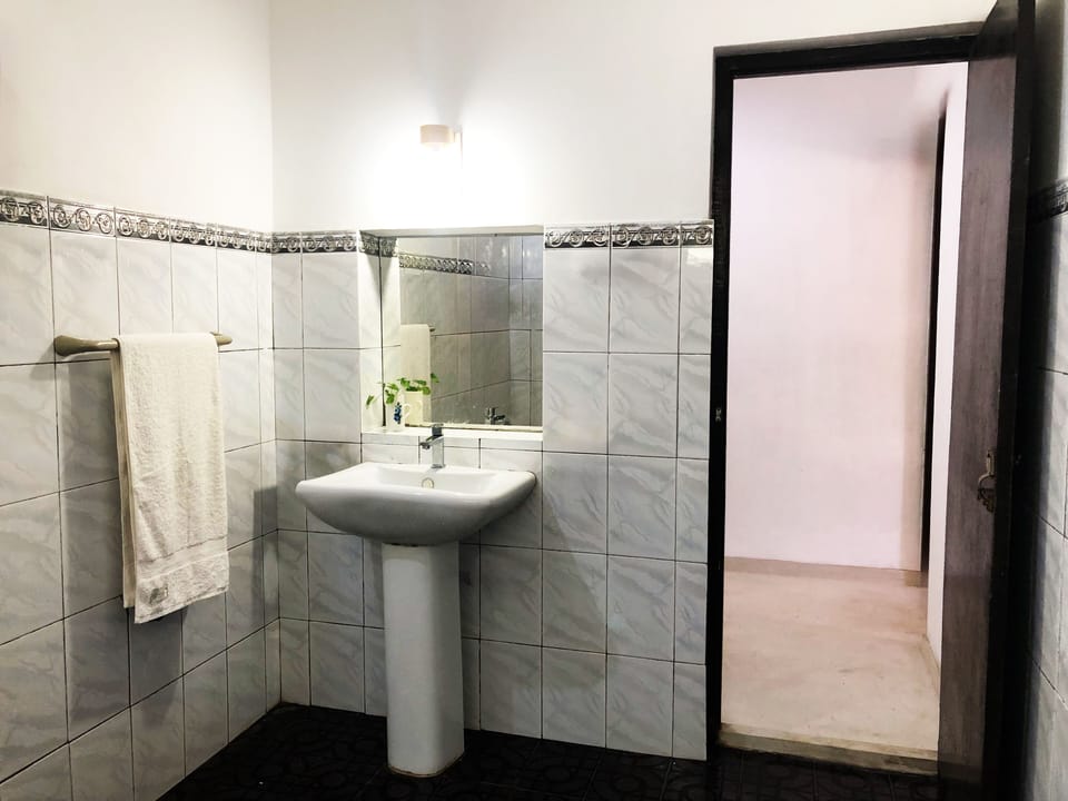 Comfort Double Room | Bathroom | Shower, free toiletries, towels, soap