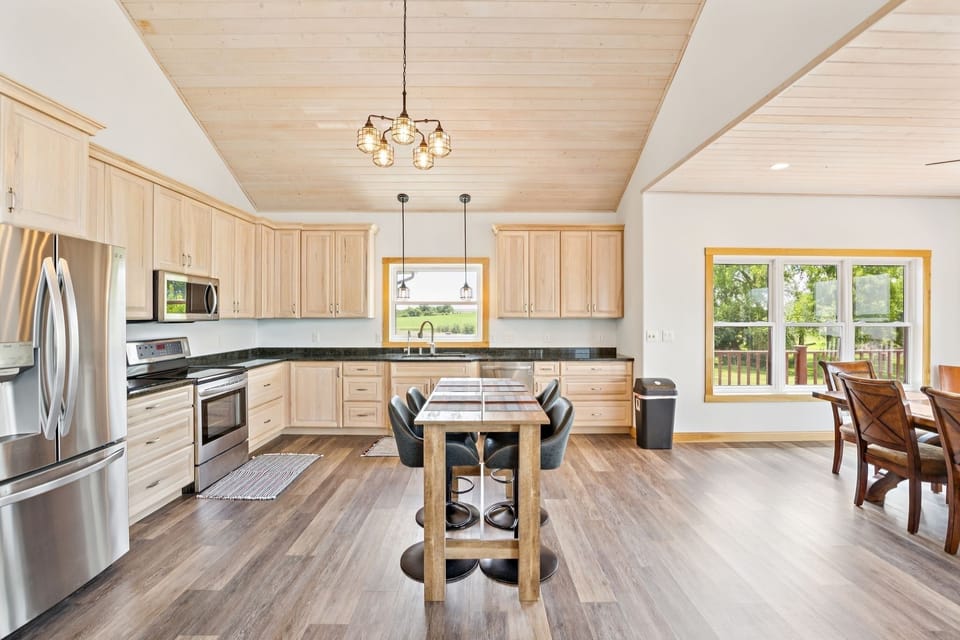 Indoors, Architecture, Building, Dining Room, Dining Table