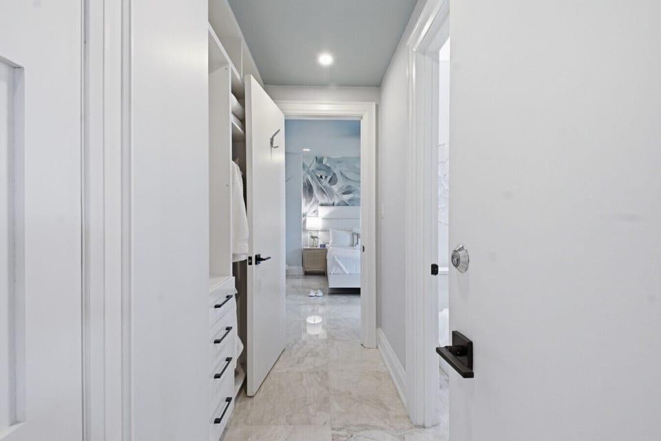 Coastal Modern Second Bedroom With Queen Bed, Private Ensuite, 55” Smart TV, and Fast Wi-Fi