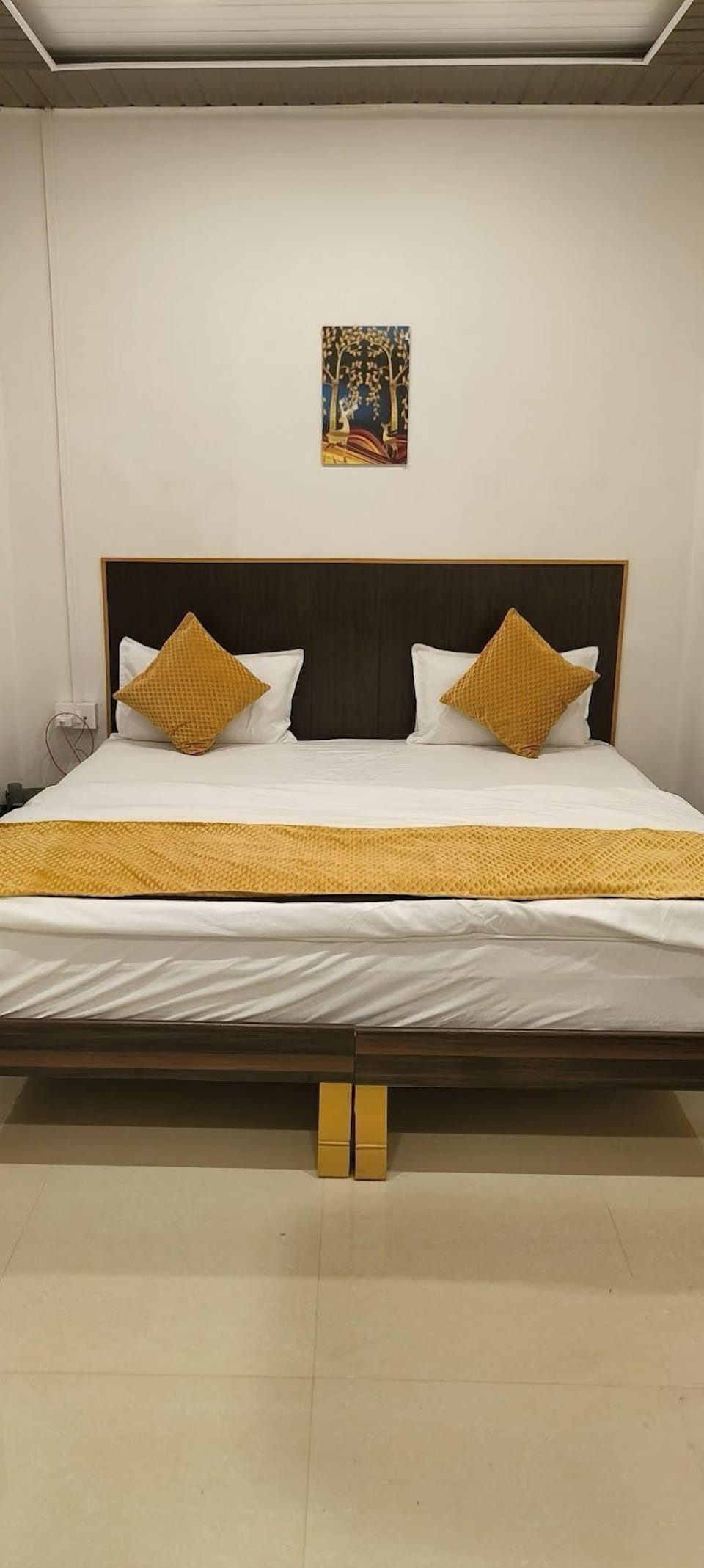 Double Room | Rollaway beds, free WiFi, bed sheets