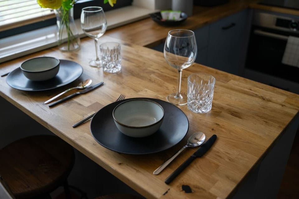 Dining Area | Book Now with RENTUJEMY.COM