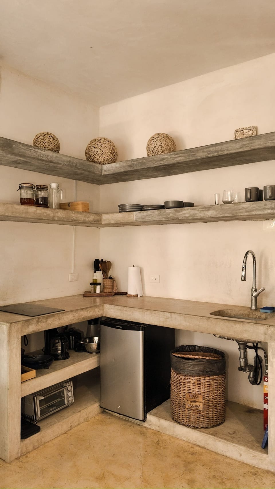Executive Bungalow | Private kitchen | Stovetop, coffee/tea maker, cookware/dishes/utensils, spices