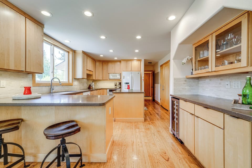 Kitchen | Dishwasher | Blender | 1st Floor