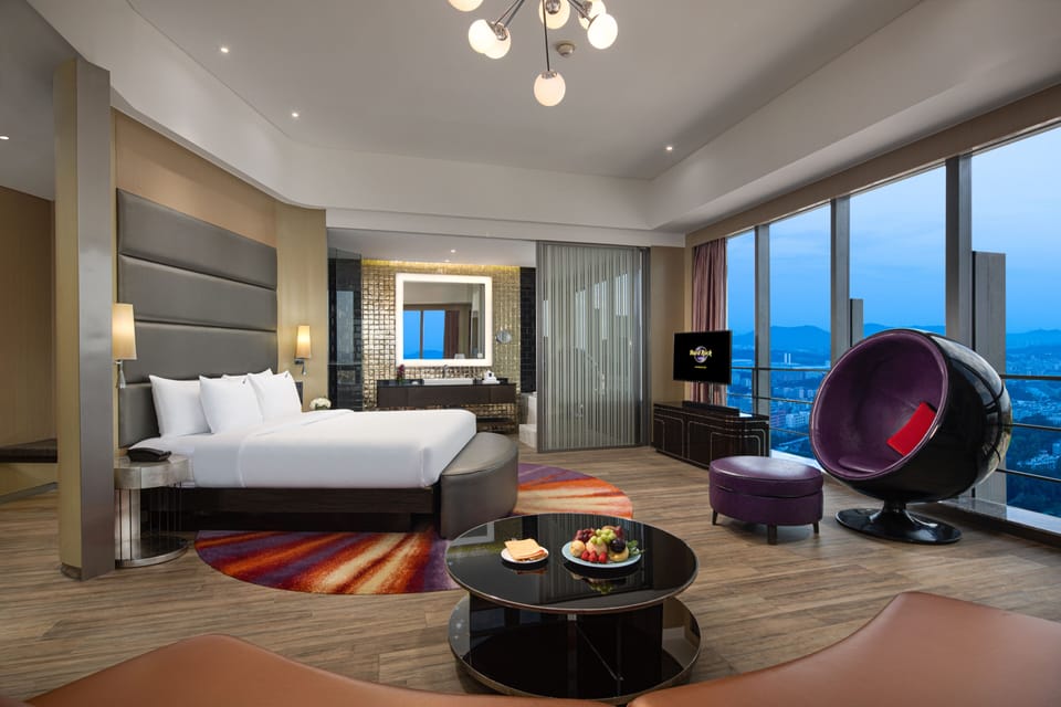 Royal Room, 1 King Bed (Gold) | In-room safe, individually decorated, desk, laptop workspace