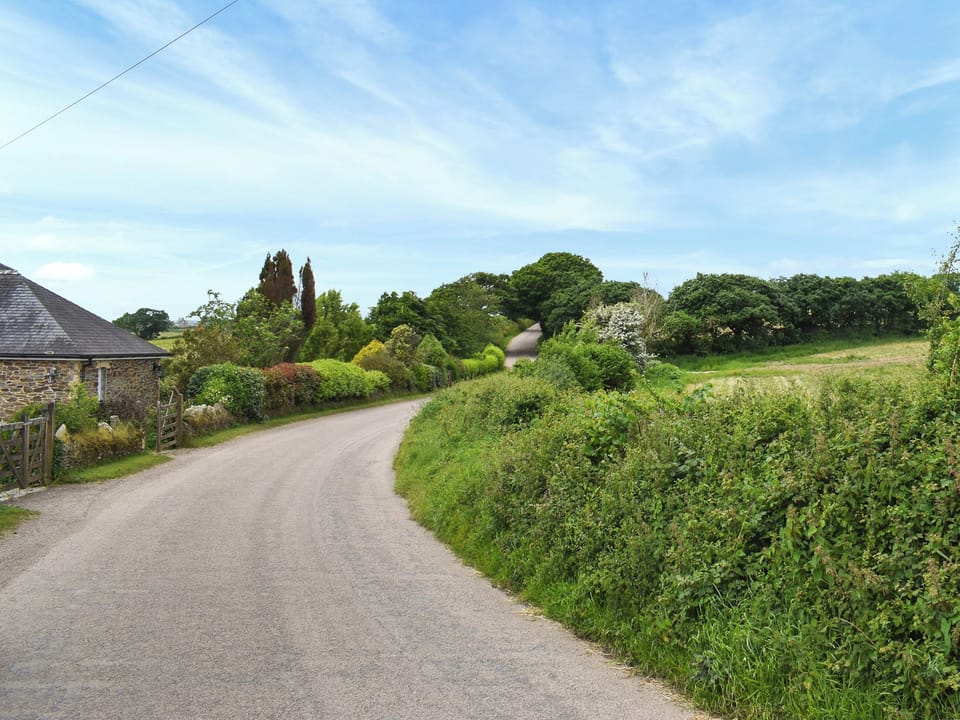 Driveway | Roseland Retreat - Roseland Rendevous, Truro