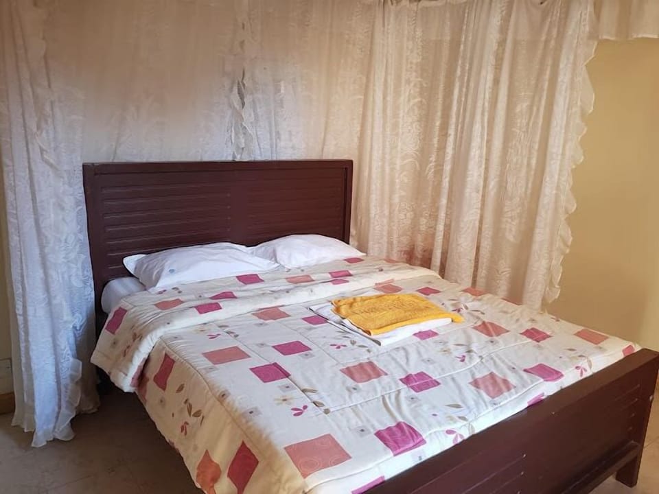 Standard Double Room, Garden View | Free WiFi, bed sheets